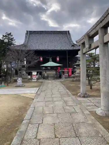 金倉寺の{uncategorized: "未分類", other: "その他", undefined: "問題あり", building: "その他建物", grave: "お墓", sacred_gate: "鳥居", guardian: "狛犬", statue: "像", buddha: "仏像", history: "歴史", nature: "自然", garden: "庭園", animal: "動物", pagoda: "塔", temizu: "手水舎", mountain_gate: "山門・神門", sanctuary: "本殿・本堂", subordinate: "末社・摂社", art: "芸術", scenery: "景色", jizo: "地蔵", ema: "絵馬", goshuin: "御朱印", omikuji: "おみくじ", items: "授与品その他", amulet: "お守り", goshuincho: "御朱印帳", eats: "食事", festival: "お祭り", votive_dance: "神楽", shichigosan: "七五三参", wedding: "結婚式", experience: "体験その他", initially: "初詣", around: "周辺", anti_infection: "感染症対策"}