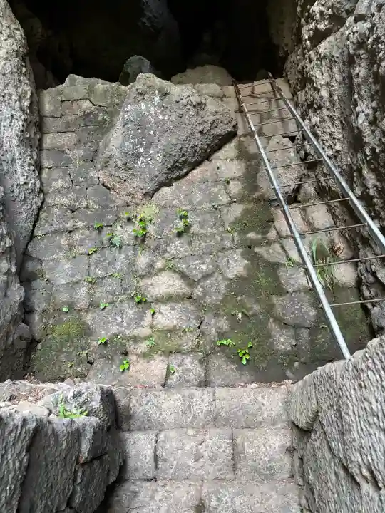 妙義神社の{uncategorized: "未分類", other: "その他", undefined: "問題あり", building: "その他建物", grave: "お墓", sacred_gate: "鳥居", guardian: "狛犬", statue: "像", buddha: "仏像", history: "歴史", nature: "自然", garden: "庭園", animal: "動物", pagoda: "塔", temizu: "手水舎", mountain_gate: "山門・神門", sanctuary: "本殿・本堂", subordinate: "末社・摂社", art: "芸術", scenery: "景色", jizo: "地蔵", ema: "絵馬", goshuin: "御朱印", omikuji: "おみくじ", items: "授与品その他", amulet: "お守り", goshuincho: "御朱印帳", eats: "食事", festival: "お祭り", votive_dance: "神楽", shichigosan: "七五三参", wedding: "結婚式", experience: "体験その他", initially: "初詣", around: "周辺", anti_infection: "感染症対策"}