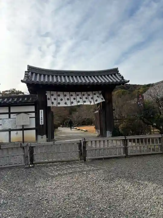 勧修寺の{uncategorized: "未分類", other: "その他", undefined: "問題あり", building: "その他建物", grave: "お墓", sacred_gate: "鳥居", guardian: "狛犬", statue: "像", buddha: "仏像", history: "歴史", nature: "自然", garden: "庭園", animal: "動物", pagoda: "塔", temizu: "手水舎", mountain_gate: "山門・神門", sanctuary: "本殿・本堂", subordinate: "末社・摂社", art: "芸術", scenery: "景色", jizo: "地蔵", ema: "絵馬", goshuin: "御朱印", omikuji: "おみくじ", items: "授与品その他", amulet: "お守り", goshuincho: "御朱印帳", eats: "食事", festival: "お祭り", votive_dance: "神楽", shichigosan: "七五三参", wedding: "結婚式", experience: "体験その他", initially: "初詣", around: "周辺", anti_infection: "感染症対策"}