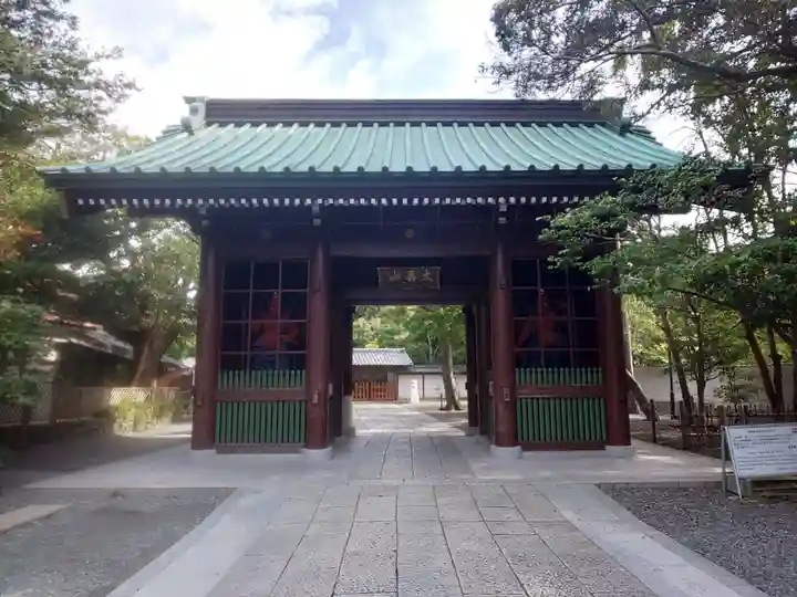 高徳院の山門・神門