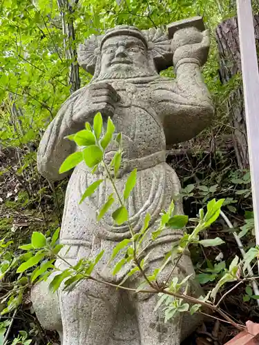 阿賀神社の像