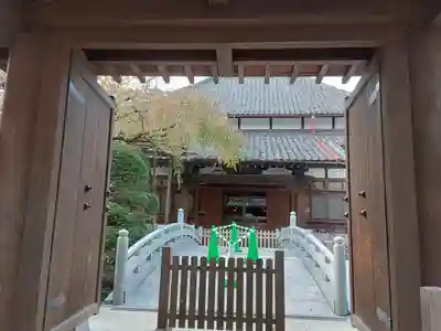 玉蔵院の山門・神門