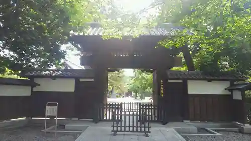 安養寺の山門