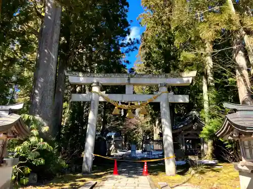 雄山神社中宮祈願殿(富山県)