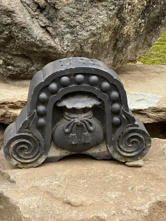 待乳山聖天(本龍院)の{uncategorized: "未分類", other: "その他", undefined: "問題あり", building: "その他建物", grave: "お墓", sacred_gate: "鳥居", guardian: "狛犬", statue: "像", buddha: "仏像", history: "歴史", nature: "自然", garden: "庭園", animal: "動物", pagoda: "塔", temizu: "手水舎", mountain_gate: "山門・神門", sanctuary: "本殿・本堂", subordinate: "末社・摂社", art: "芸術", scenery: "景色", jizo: "地蔵", ema: "絵馬", goshuin: "御朱印", omikuji: "おみくじ", items: "授与品その他", amulet: "お守り", goshuincho: "御朱印帳", eats: "食事", festival: "お祭り", votive_dance: "神楽", shichigosan: "七五三参", wedding: "結婚式", experience: "体験その他", initially: "初詣", around: "周辺", anti_infection: "感染症対策"}