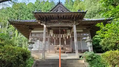 上山八幡宮の本殿