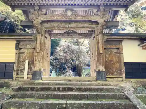 横蔵寺の山門