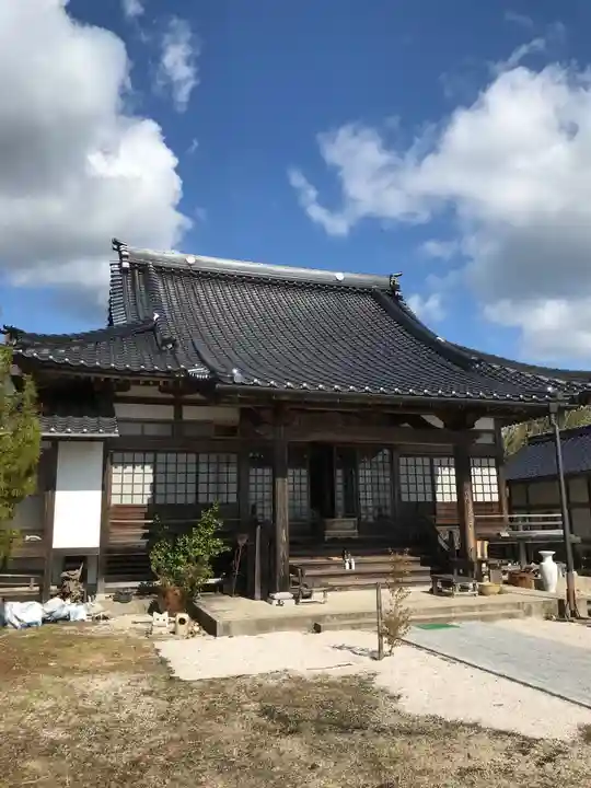 倉留寺の本殿・本堂