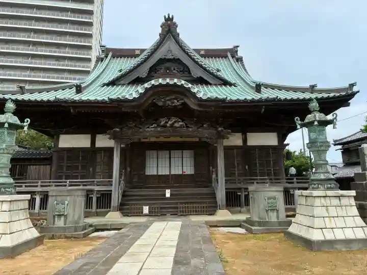 龍本寺の{uncategorized: "未分類", other: "その他", undefined: "問題あり", building: "その他建物", grave: "お墓", sacred_gate: "鳥居", guardian: "狛犬", statue: "像", buddha: "仏像", history: "歴史", nature: "自然", garden: "庭園", animal: "動物", pagoda: "塔", temizu: "手水舎", mountain_gate: "山門・神門", sanctuary: "本殿・本堂", subordinate: "末社・摂社", art: "芸術", scenery: "景色", jizo: "地蔵", ema: "絵馬", goshuin: "御朱印", omikuji: "おみくじ", items: "授与品その他", amulet: "お守り", goshuincho: "御朱印帳", eats: "食事", festival: "お祭り", votive_dance: "神楽", shichigosan: "七五三参", wedding: "結婚式", experience: "体験その他", initially: "初詣", around: "周辺", anti_infection: "感染症対策"}