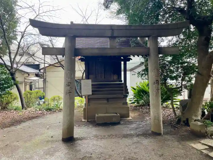 駒込富士神社の{uncategorized: "未分類", other: "その他", undefined: "問題あり", building: "その他建物", grave: "お墓", sacred_gate: "鳥居", guardian: "狛犬", statue: "像", buddha: "仏像", history: "歴史", nature: "自然", garden: "庭園", animal: "動物", pagoda: "塔", temizu: "手水舎", mountain_gate: "山門・神門", sanctuary: "本殿・本堂", subordinate: "末社・摂社", art: "芸術", scenery: "景色", jizo: "地蔵", ema: "絵馬", goshuin: "御朱印", omikuji: "おみくじ", items: "授与品その他", amulet: "お守り", goshuincho: "御朱印帳", eats: "食事", festival: "お祭り", votive_dance: "神楽", shichigosan: "七五三参", wedding: "結婚式", experience: "体験その他", initially: "初詣", around: "周辺", anti_infection: "感染症対策"}