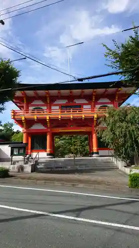 鴨江寺の山門