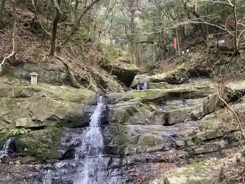 大本山七宝瀧寺の{uncategorized: "未分類", other: "その他", undefined: "問題あり", building: "その他建物", grave: "お墓", sacred_gate: "鳥居", guardian: "狛犬", statue: "像", buddha: "仏像", history: "歴史", nature: "自然", garden: "庭園", animal: "動物", pagoda: "塔", temizu: "手水舎", mountain_gate: "山門・神門", sanctuary: "本殿・本堂", subordinate: "末社・摂社", art: "芸術", scenery: "景色", jizo: "地蔵", ema: "絵馬", goshuin: "御朱印", omikuji: "おみくじ", items: "授与品その他", amulet: "お守り", goshuincho: "御朱印帳", eats: "食事", festival: "お祭り", votive_dance: "神楽", shichigosan: "七五三参", wedding: "結婚式", experience: "体験その他", initially: "初詣", around: "周辺", anti_infection: "感染症対策"}