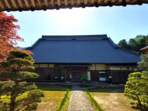 三寶寺の本殿・本堂
