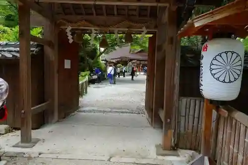 𠮷水神社（吉水神社）の山門・神門
