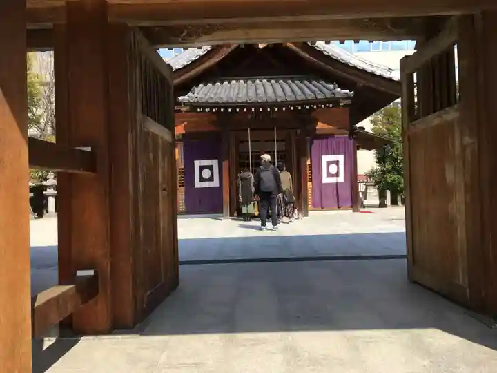警固神社の山門・神門
