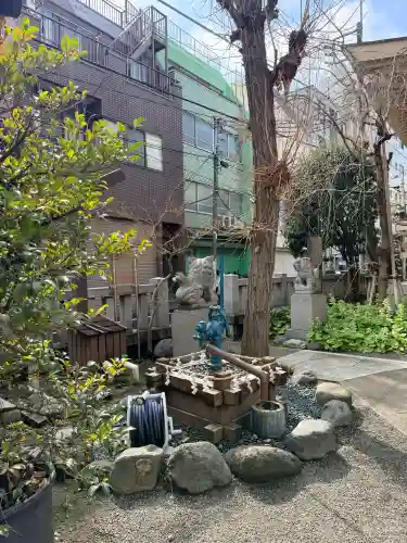 矢先稲荷神社の{uncategorized: "未分類", other: "その他", undefined: "問題あり", building: "その他建物", grave: "お墓", sacred_gate: "鳥居", guardian: "狛犬", statue: "像", buddha: "仏像", history: "歴史", nature: "自然", garden: "庭園", animal: "動物", pagoda: "塔", temizu: "手水舎", mountain_gate: "山門・神門", sanctuary: "本殿・本堂", subordinate: "末社・摂社", art: "芸術", scenery: "景色", jizo: "地蔵", ema: "絵馬", goshuin: "御朱印", omikuji: "おみくじ", items: "授与品その他", amulet: "お守り", goshuincho: "御朱印帳", eats: "食事", festival: "お祭り", votive_dance: "神楽", shichigosan: "七五三参", wedding: "結婚式", experience: "体験その他", initially: "初詣", around: "周辺", anti_infection: "感染症対策"}