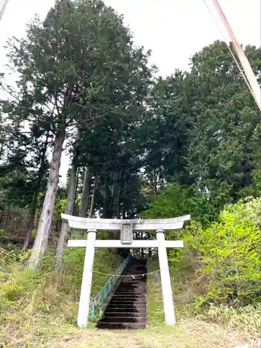 諏訪神社の鳥居