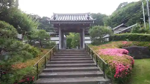 良心寺の山門