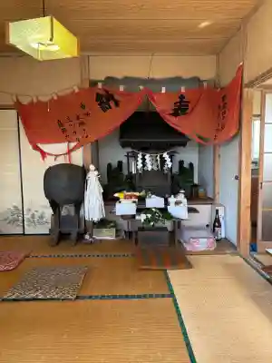 鷹部屋稲荷神社の{uncategorized: "未分類", other: "その他", undefined: "問題あり", building: "その他建物", grave: "お墓", sacred_gate: "鳥居", guardian: "狛犬", statue: "像", buddha: "仏像", history: "歴史", nature: "自然", garden: "庭園", animal: "動物", pagoda: "塔", temizu: "手水舎", mountain_gate: "山門・神門", sanctuary: "本殿・本堂", subordinate: "末社・摂社", art: "芸術", scenery: "景色", jizo: "地蔵", ema: "絵馬", goshuin: "御朱印", omikuji: "おみくじ", items: "授与品その他", amulet: "お守り", goshuincho: "御朱印帳", eats: "食事", festival: "お祭り", votive_dance: "神楽", shichigosan: "七五三参", wedding: "結婚式", experience: "体験その他", initially: "初詣", around: "周辺", anti_infection: "感染症対策"}