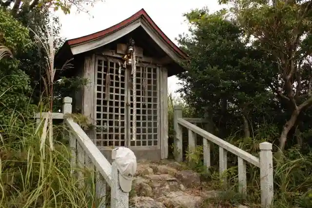 三草山神社の本殿