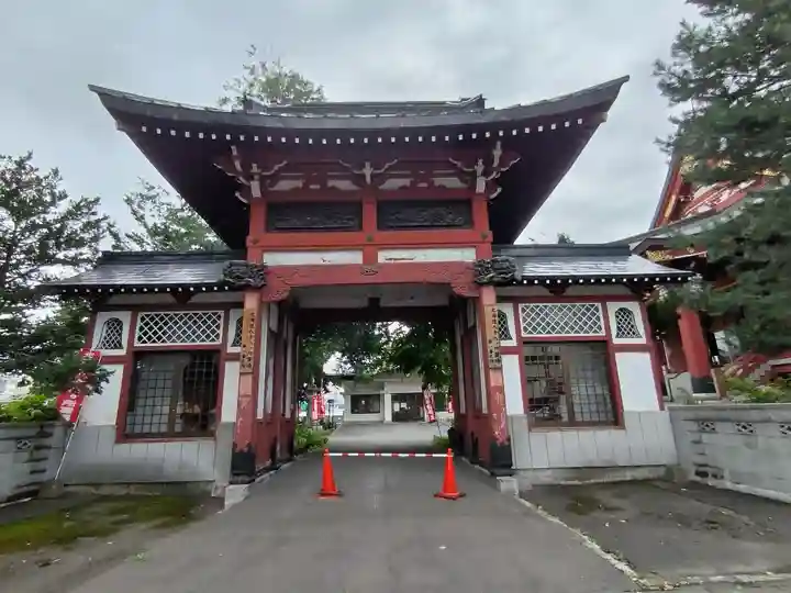 眞久寺の山門・神門