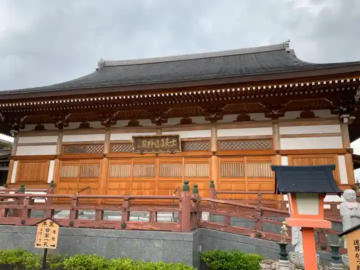 滿福密寺の本殿・本堂