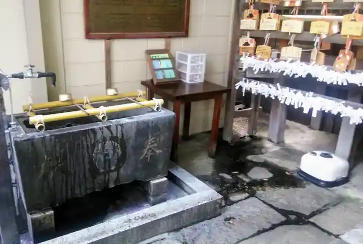 三河稲荷神社の手水舎