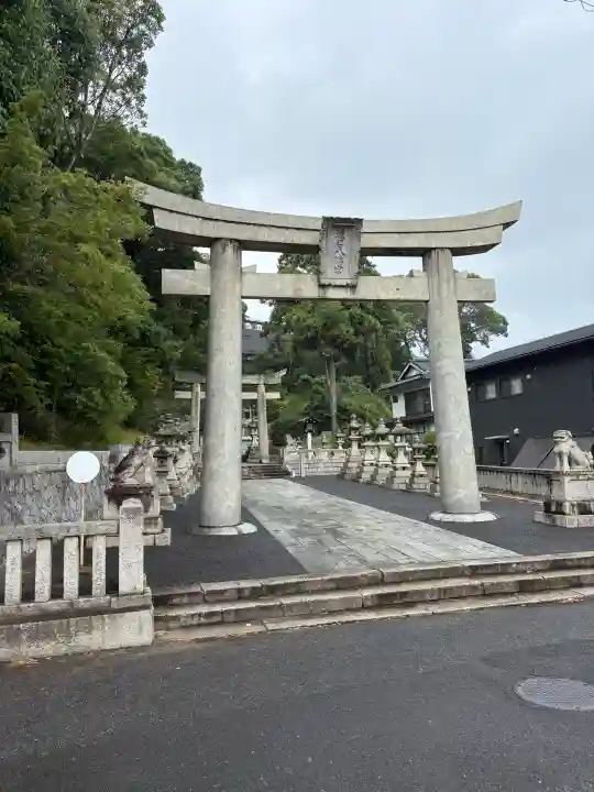 遠石八幡宮の{uncategorized: "未分類", other: "その他", undefined: "問題あり", building: "その他建物", grave: "お墓", sacred_gate: "鳥居", guardian: "狛犬", statue: "像", buddha: "仏像", history: "歴史", nature: "自然", garden: "庭園", animal: "動物", pagoda: "塔", temizu: "手水舎", mountain_gate: "山門・神門", sanctuary: "本殿・本堂", subordinate: "末社・摂社", art: "芸術", scenery: "景色", jizo: "地蔵", ema: "絵馬", goshuin: "御朱印", omikuji: "おみくじ", items: "授与品その他", amulet: "お守り", goshuincho: "御朱印帳", eats: "食事", festival: "お祭り", votive_dance: "神楽", shichigosan: "七五三参", wedding: "結婚式", experience: "体験その他", initially: "初詣", around: "周辺", anti_infection: "感染症対策"}