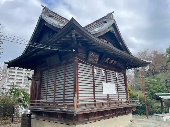 諏訪神社の{uncategorized: "未分類", other: "その他", undefined: "問題あり", building: "その他建物", grave: "お墓", sacred_gate: "鳥居", guardian: "狛犬", statue: "像", buddha: "仏像", history: "歴史", nature: "自然", garden: "庭園", animal: "動物", pagoda: "塔", temizu: "手水舎", mountain_gate: "山門・神門", sanctuary: "本殿・本堂", subordinate: "末社・摂社", art: "芸術", scenery: "景色", jizo: "地蔵", ema: "絵馬", goshuin: "御朱印", omikuji: "おみくじ", items: "授与品その他", amulet: "お守り", goshuincho: "御朱印帳", eats: "食事", festival: "お祭り", votive_dance: "神楽", shichigosan: "七五三参", wedding: "結婚式", experience: "体験その他", initially: "初詣", around: "周辺", anti_infection: "感染症対策"}
