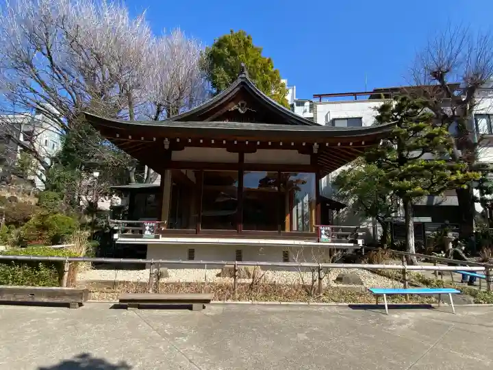 鳩森八幡神社の{uncategorized: "未分類", other: "その他", undefined: "問題あり", building: "その他建物", grave: "お墓", sacred_gate: "鳥居", guardian: "狛犬", statue: "像", buddha: "仏像", history: "歴史", nature: "自然", garden: "庭園", animal: "動物", pagoda: "塔", temizu: "手水舎", mountain_gate: "山門・神門", sanctuary: "本殿・本堂", subordinate: "末社・摂社", art: "芸術", scenery: "景色", jizo: "地蔵", ema: "絵馬", goshuin: "御朱印", omikuji: "おみくじ", items: "授与品その他", amulet: "お守り", goshuincho: "御朱印帳", eats: "食事", festival: "お祭り", votive_dance: "神楽", shichigosan: "七五三参", wedding: "結婚式", experience: "体験その他", initially: "初詣", around: "周辺", anti_infection: "感染症対策"}