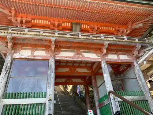 青岸渡寺の山門・神門