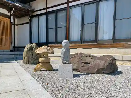 全龍寺の{uncategorized: "未分類", other: "その他", undefined: "問題あり", building: "その他建物", grave: "お墓", sacred_gate: "鳥居", guardian: "狛犬", statue: "像", buddha: "仏像", history: "歴史", nature: "自然", garden: "庭園", animal: "動物", pagoda: "塔", temizu: "手水舎", mountain_gate: "山門・神門", sanctuary: "本殿・本堂", subordinate: "末社・摂社", art: "芸術", scenery: "景色", jizo: "地蔵", ema: "絵馬", goshuin: "御朱印", omikuji: "おみくじ", items: "授与品その他", amulet: "お守り", goshuincho: "御朱印帳", eats: "食事", festival: "お祭り", votive_dance: "神楽", shichigosan: "七五三参", wedding: "結婚式", experience: "体験その他", initially: "初詣", around: "周辺", anti_infection: "感染症対策"}