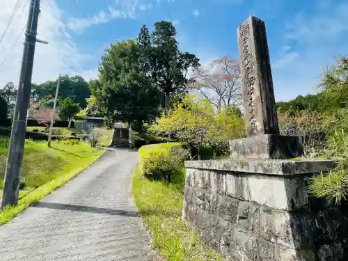 伊勢廻寺の{uncategorized: "未分類", other: "その他", undefined: "問題あり", building: "その他建物", grave: "お墓", sacred_gate: "鳥居", guardian: "狛犬", statue: "像", buddha: "仏像", history: "歴史", nature: "自然", garden: "庭園", animal: "動物", pagoda: "塔", temizu: "手水舎", mountain_gate: "山門・神門", sanctuary: "本殿・本堂", subordinate: "末社・摂社", art: "芸術", scenery: "景色", jizo: "地蔵", ema: "絵馬", goshuin: "御朱印", omikuji: "おみくじ", items: "授与品その他", amulet: "お守り", goshuincho: "御朱印帳", eats: "食事", festival: "お祭り", votive_dance: "神楽", shichigosan: "七五三参", wedding: "結婚式", experience: "体験その他", initially: "初詣", around: "周辺", anti_infection: "感染症対策"}