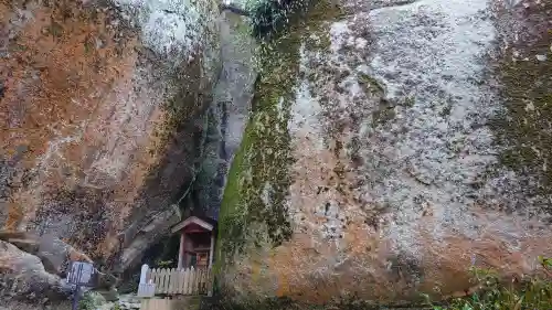 笠置寺の{uncategorized: "未分類", other: "その他", undefined: "問題あり", building: "その他建物", grave: "お墓", sacred_gate: "鳥居", guardian: "狛犬", statue: "像", buddha: "仏像", history: "歴史", nature: "自然", garden: "庭園", animal: "動物", pagoda: "塔", temizu: "手水舎", mountain_gate: "山門・神門", sanctuary: "本殿・本堂", subordinate: "末社・摂社", art: "芸術", scenery: "景色", jizo: "地蔵", ema: "絵馬", goshuin: "御朱印", omikuji: "おみくじ", items: "授与品その他", amulet: "お守り", goshuincho: "御朱印帳", eats: "食事", festival: "お祭り", votive_dance: "神楽", shichigosan: "七五三参", wedding: "結婚式", experience: "体験その他", initially: "初詣", around: "周辺", anti_infection: "感染症対策"}