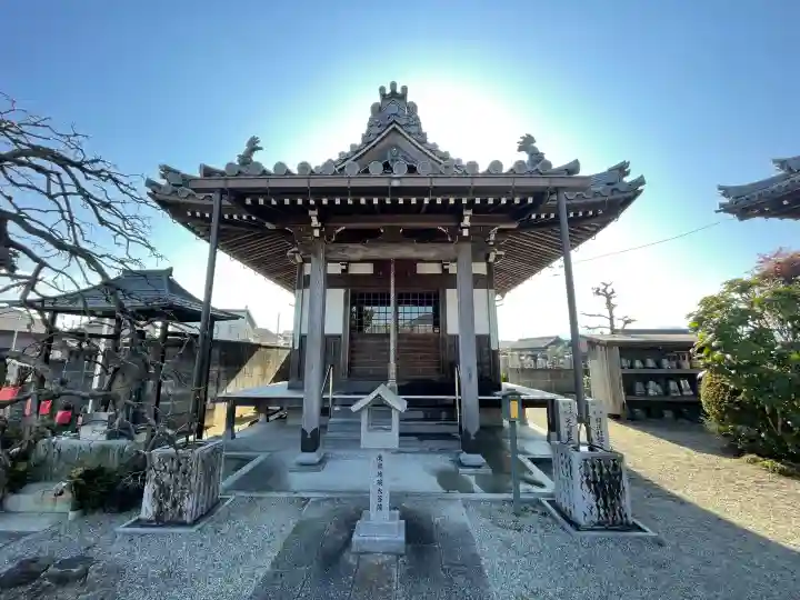 浄泉寺の{uncategorized: "未分類", other: "その他", undefined: "問題あり", building: "その他建物", grave: "お墓", sacred_gate: "鳥居", guardian: "狛犬", statue: "像", buddha: "仏像", history: "歴史", nature: "自然", garden: "庭園", animal: "動物", pagoda: "塔", temizu: "手水舎", mountain_gate: "山門・神門", sanctuary: "本殿・本堂", subordinate: "末社・摂社", art: "芸術", scenery: "景色", jizo: "地蔵", ema: "絵馬", goshuin: "御朱印", omikuji: "おみくじ", items: "授与品その他", amulet: "お守り", goshuincho: "御朱印帳", eats: "食事", festival: "お祭り", votive_dance: "神楽", shichigosan: "七五三参", wedding: "結婚式", experience: "体験その他", initially: "初詣", around: "周辺", anti_infection: "感染症対策"}