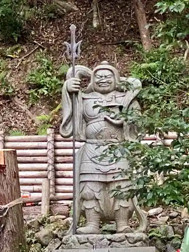 御髪神社の像
