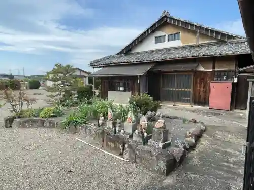 潮音寺の{uncategorized: "未分類", other: "その他", undefined: "問題あり", building: "その他建物", grave: "お墓", sacred_gate: "鳥居", guardian: "狛犬", statue: "像", buddha: "仏像", history: "歴史", nature: "自然", garden: "庭園", animal: "動物", pagoda: "塔", temizu: "手水舎", mountain_gate: "山門・神門", sanctuary: "本殿・本堂", subordinate: "末社・摂社", art: "芸術", scenery: "景色", jizo: "地蔵", ema: "絵馬", goshuin: "御朱印", omikuji: "おみくじ", items: "授与品その他", amulet: "お守り", goshuincho: "御朱印帳", eats: "食事", festival: "お祭り", votive_dance: "神楽", shichigosan: "七五三参", wedding: "結婚式", experience: "体験その他", initially: "初詣", around: "周辺", anti_infection: "感染症対策"}
