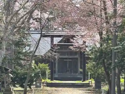 角田神社の{uncategorized: "未分類", other: "その他", undefined: "問題あり", building: "その他建物", grave: "お墓", sacred_gate: "鳥居", guardian: "狛犬", statue: "像", buddha: "仏像", history: "歴史", nature: "自然", garden: "庭園", animal: "動物", pagoda: "塔", temizu: "手水舎", mountain_gate: "山門・神門", sanctuary: "本殿・本堂", subordinate: "末社・摂社", art: "芸術", scenery: "景色", jizo: "地蔵", ema: "絵馬", goshuin: "御朱印", omikuji: "おみくじ", items: "授与品その他", amulet: "お守り", goshuincho: "御朱印帳", eats: "食事", festival: "お祭り", votive_dance: "神楽", shichigosan: "七五三参", wedding: "結婚式", experience: "体験その他", initially: "初詣", around: "周辺", anti_infection: "感染症対策"}