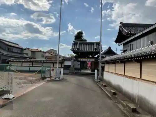 長遠寺の山門