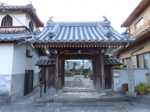 安養寺の山門