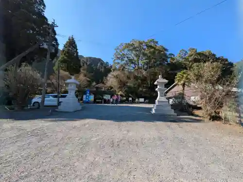 東霧島神社の{uncategorized: "未分類", other: "その他", undefined: "問題あり", building: "その他建物", grave: "お墓", sacred_gate: "鳥居", guardian: "狛犬", statue: "像", buddha: "仏像", history: "歴史", nature: "自然", garden: "庭園", animal: "動物", pagoda: "塔", temizu: "手水舎", mountain_gate: "山門・神門", sanctuary: "本殿・本堂", subordinate: "末社・摂社", art: "芸術", scenery: "景色", jizo: "地蔵", ema: "絵馬", goshuin: "御朱印", omikuji: "おみくじ", items: "授与品その他", amulet: "お守り", goshuincho: "御朱印帳", eats: "食事", festival: "お祭り", votive_dance: "神楽", shichigosan: "七五三参", wedding: "結婚式", experience: "体験その他", initially: "初詣", around: "周辺", anti_infection: "感染症対策"}