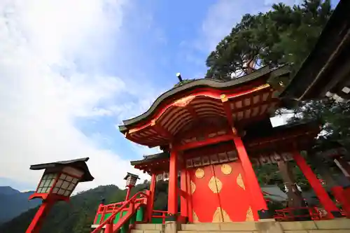 太皷谷稲成神社の山門・神門