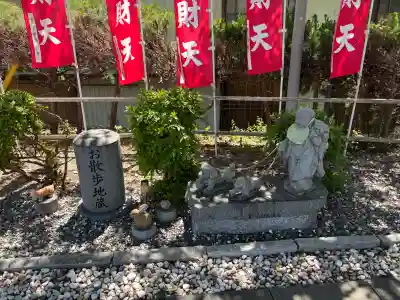 長心寺の{uncategorized: "未分類", other: "その他", undefined: "問題あり", building: "その他建物", grave: "お墓", sacred_gate: "鳥居", guardian: "狛犬", statue: "像", buddha: "仏像", history: "歴史", nature: "自然", garden: "庭園", animal: "動物", pagoda: "塔", temizu: "手水舎", mountain_gate: "山門・神門", sanctuary: "本殿・本堂", subordinate: "末社・摂社", art: "芸術", scenery: "景色", jizo: "地蔵", ema: "絵馬", goshuin: "御朱印", omikuji: "おみくじ", items: "授与品その他", amulet: "お守り", goshuincho: "御朱印帳", eats: "食事", festival: "お祭り", votive_dance: "神楽", shichigosan: "七五三参", wedding: "結婚式", experience: "体験その他", initially: "初詣", around: "周辺", anti_infection: "感染症対策"}