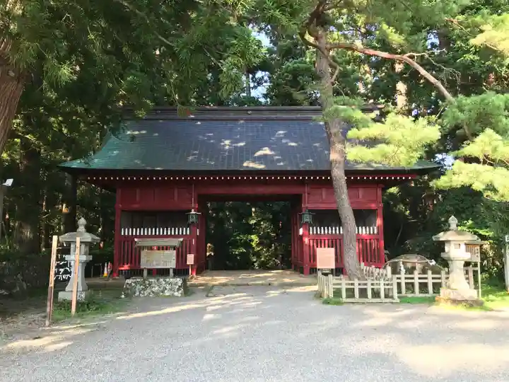 出羽神社(出羽三山神社)~三神合祭殿~の山門・神門