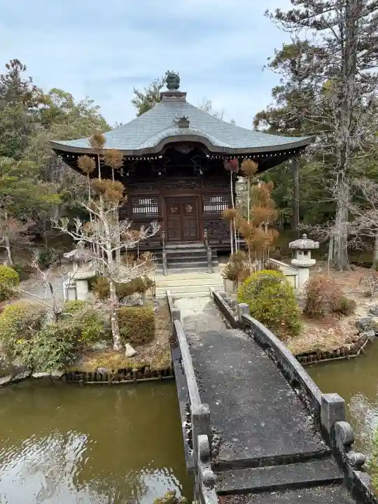 清凉寺の{uncategorized: "未分類", other: "その他", undefined: "問題あり", building: "その他建物", grave: "お墓", sacred_gate: "鳥居", guardian: "狛犬", statue: "像", buddha: "仏像", history: "歴史", nature: "自然", garden: "庭園", animal: "動物", pagoda: "塔", temizu: "手水舎", mountain_gate: "山門・神門", sanctuary: "本殿・本堂", subordinate: "末社・摂社", art: "芸術", scenery: "景色", jizo: "地蔵", ema: "絵馬", goshuin: "御朱印", omikuji: "おみくじ", items: "授与品その他", amulet: "お守り", goshuincho: "御朱印帳", eats: "食事", festival: "お祭り", votive_dance: "神楽", shichigosan: "七五三参", wedding: "結婚式", experience: "体験その他", initially: "初詣", around: "周辺", anti_infection: "感染症対策"}