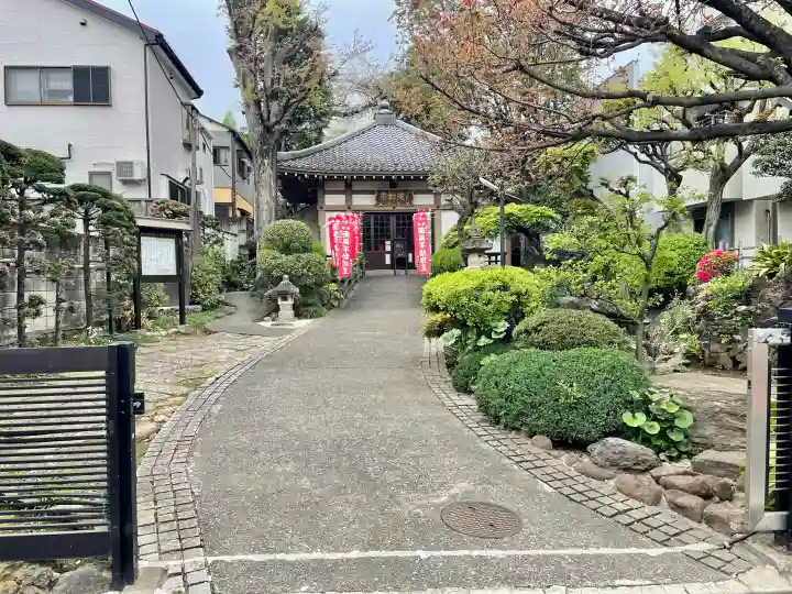 東光寺別院桜ヶ池不動院の{uncategorized: "未分類", other: "その他", undefined: "問題あり", building: "その他建物", grave: "お墓", sacred_gate: "鳥居", guardian: "狛犬", statue: "像", buddha: "仏像", history: "歴史", nature: "自然", garden: "庭園", animal: "動物", pagoda: "塔", temizu: "手水舎", mountain_gate: "山門・神門", sanctuary: "本殿・本堂", subordinate: "末社・摂社", art: "芸術", scenery: "景色", jizo: "地蔵", ema: "絵馬", goshuin: "御朱印", omikuji: "おみくじ", items: "授与品その他", amulet: "お守り", goshuincho: "御朱印帳", eats: "食事", festival: "お祭り", votive_dance: "神楽", shichigosan: "七五三参", wedding: "結婚式", experience: "体験その他", initially: "初詣", around: "周辺", anti_infection: "感染症対策"}
