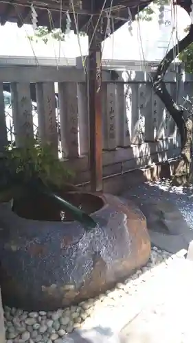 元三島神社の手水舎