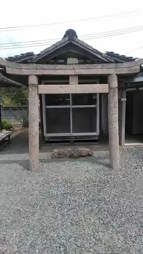 安養寺の鳥居