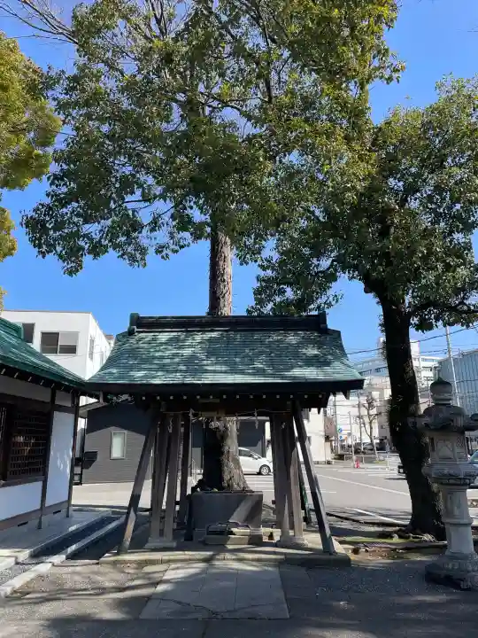 八幡神社の{uncategorized: "未分類", other: "その他", undefined: "問題あり", building: "その他建物", grave: "お墓", sacred_gate: "鳥居", guardian: "狛犬", statue: "像", buddha: "仏像", history: "歴史", nature: "自然", garden: "庭園", animal: "動物", pagoda: "塔", temizu: "手水舎", mountain_gate: "山門・神門", sanctuary: "本殿・本堂", subordinate: "末社・摂社", art: "芸術", scenery: "景色", jizo: "地蔵", ema: "絵馬", goshuin: "御朱印", omikuji: "おみくじ", items: "授与品その他", amulet: "お守り", goshuincho: "御朱印帳", eats: "食事", festival: "お祭り", votive_dance: "神楽", shichigosan: "七五三参", wedding: "結婚式", experience: "体験その他", initially: "初詣", around: "周辺", anti_infection: "感染症対策"}