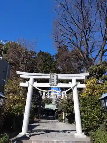 星川杉山神社の鳥居